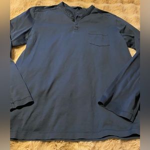 RW&Co woman’s medium long sleeve top